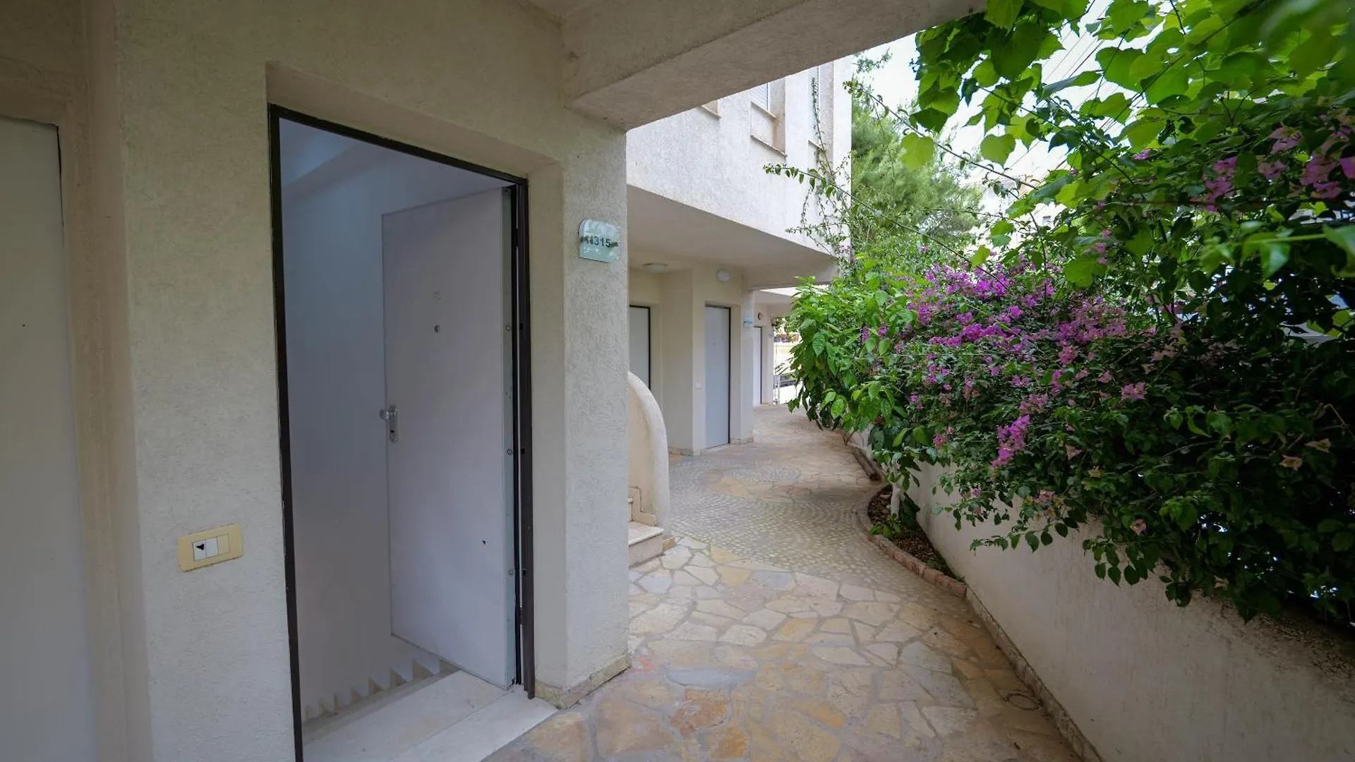 Marin Bougainville Apartament Sarande Albania