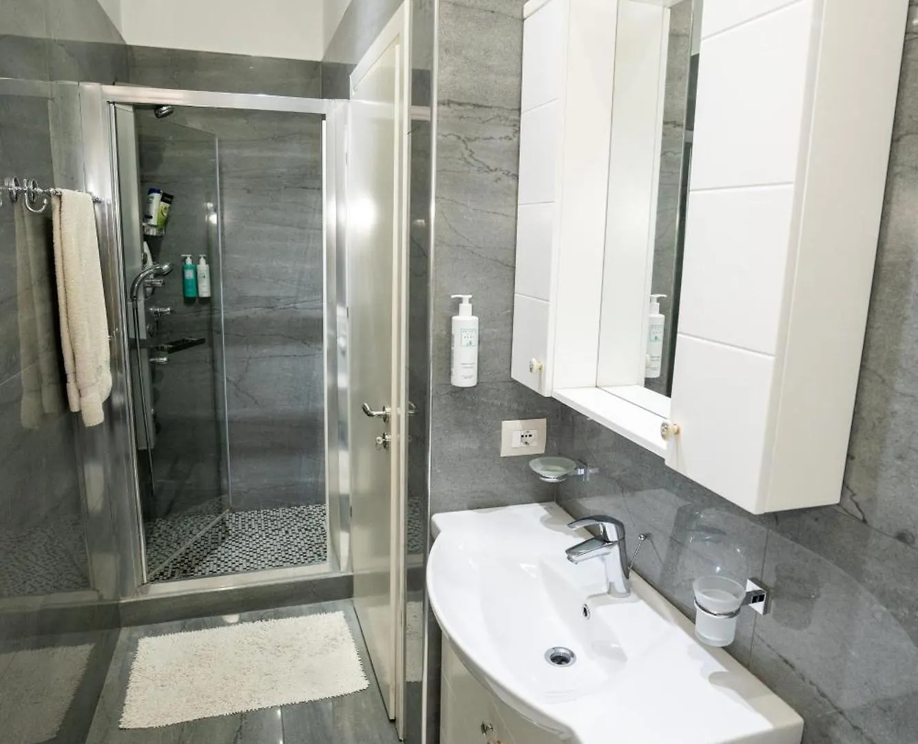 Marin Bougainville Apartament Saranda Apartman